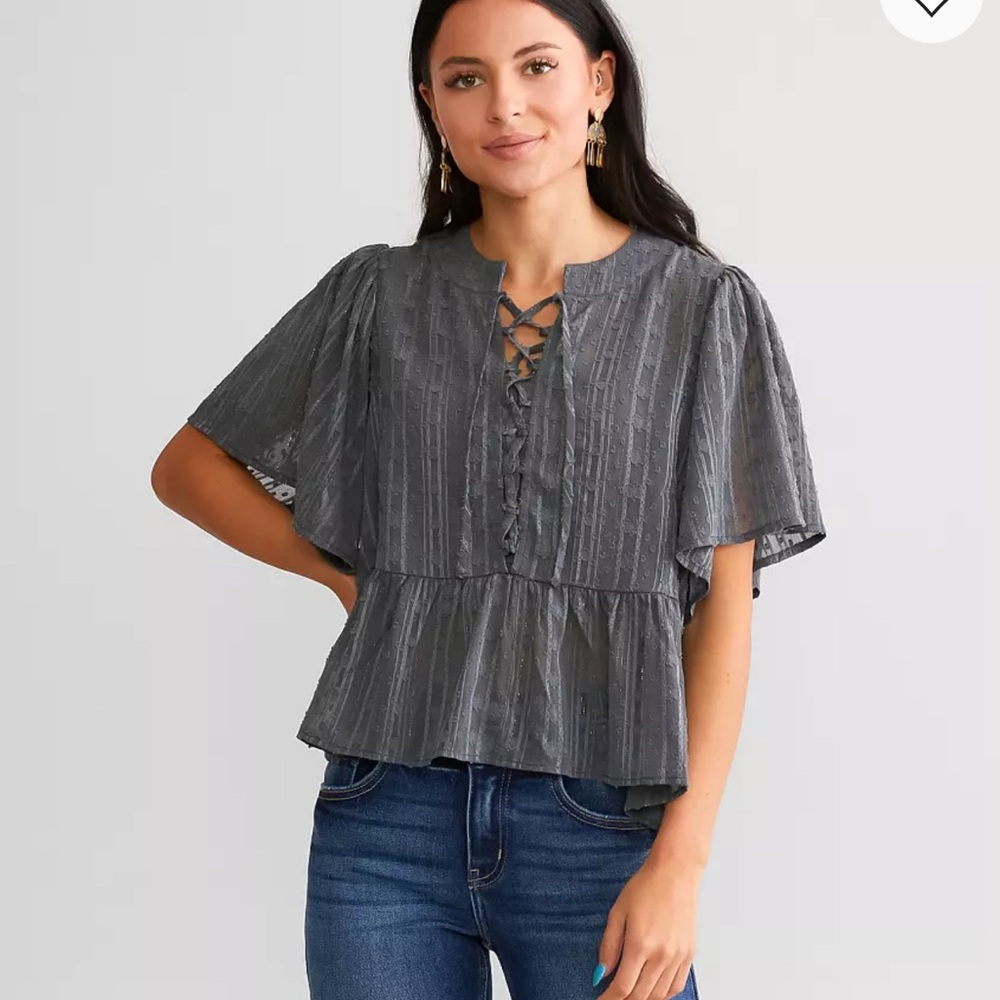 💕💕Beautiful chiffon  top from the Buckle BRAND NEW